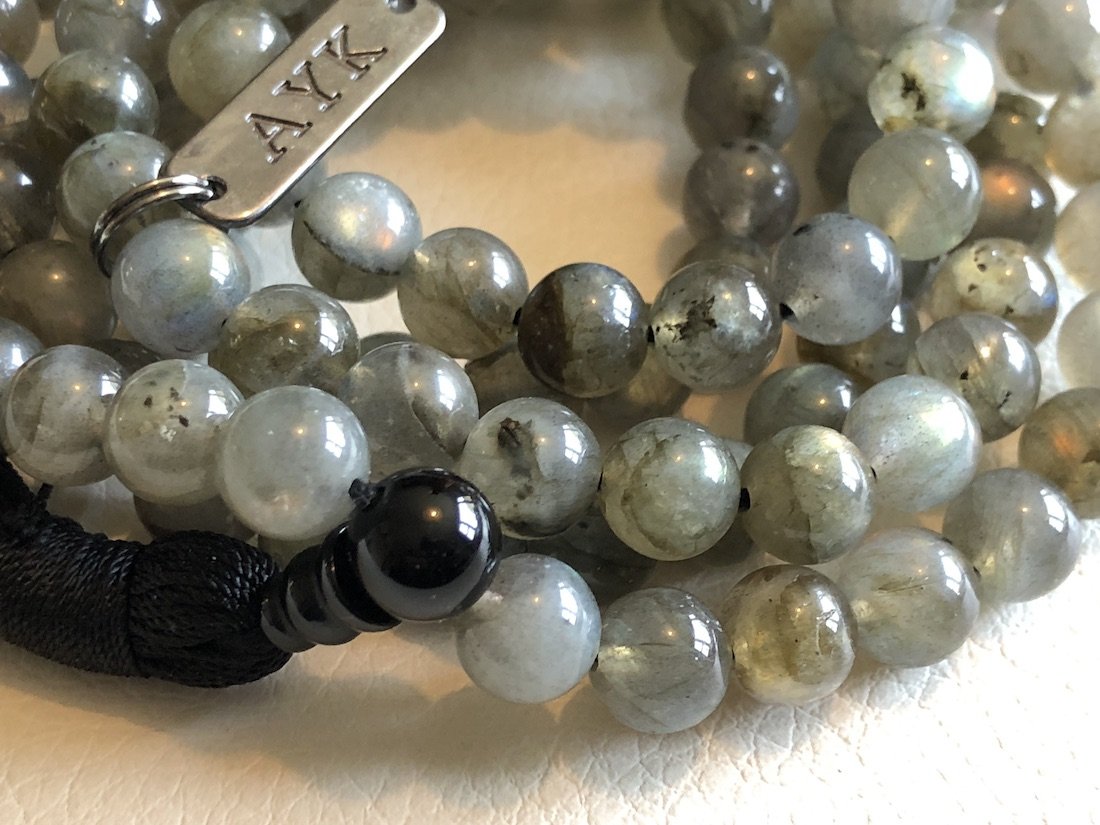 Crystal Mala Beads Necklace Reiki Healing Gem Stones Blessed & Energized Handmade 108 Buddhist Prayer Beads Buddha Beaded Necklaces Yoga Meditation Jewelry - w/Velvet Pouch ( Labradorite, 8 mm )