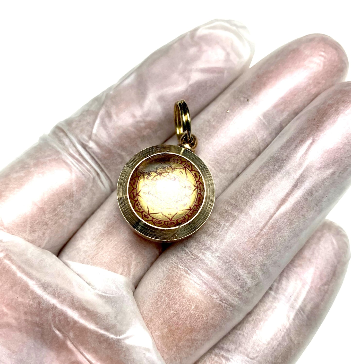 Shri Shree Sri Mahalakshmi Maha Lakshmi Mahalaxmi Yantra Pendant – Attract Positive Energies of Abundance, Success, And Material Wealth