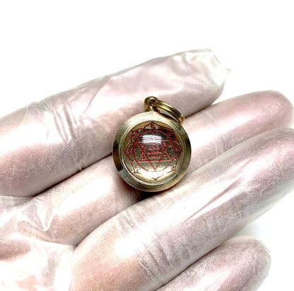 Attract Prosperity with Vaibhav Lakshmi Yantra Kavach Pendant – Goddess Lakshmi Laxmi Blessings for Wealth and Abundance!
